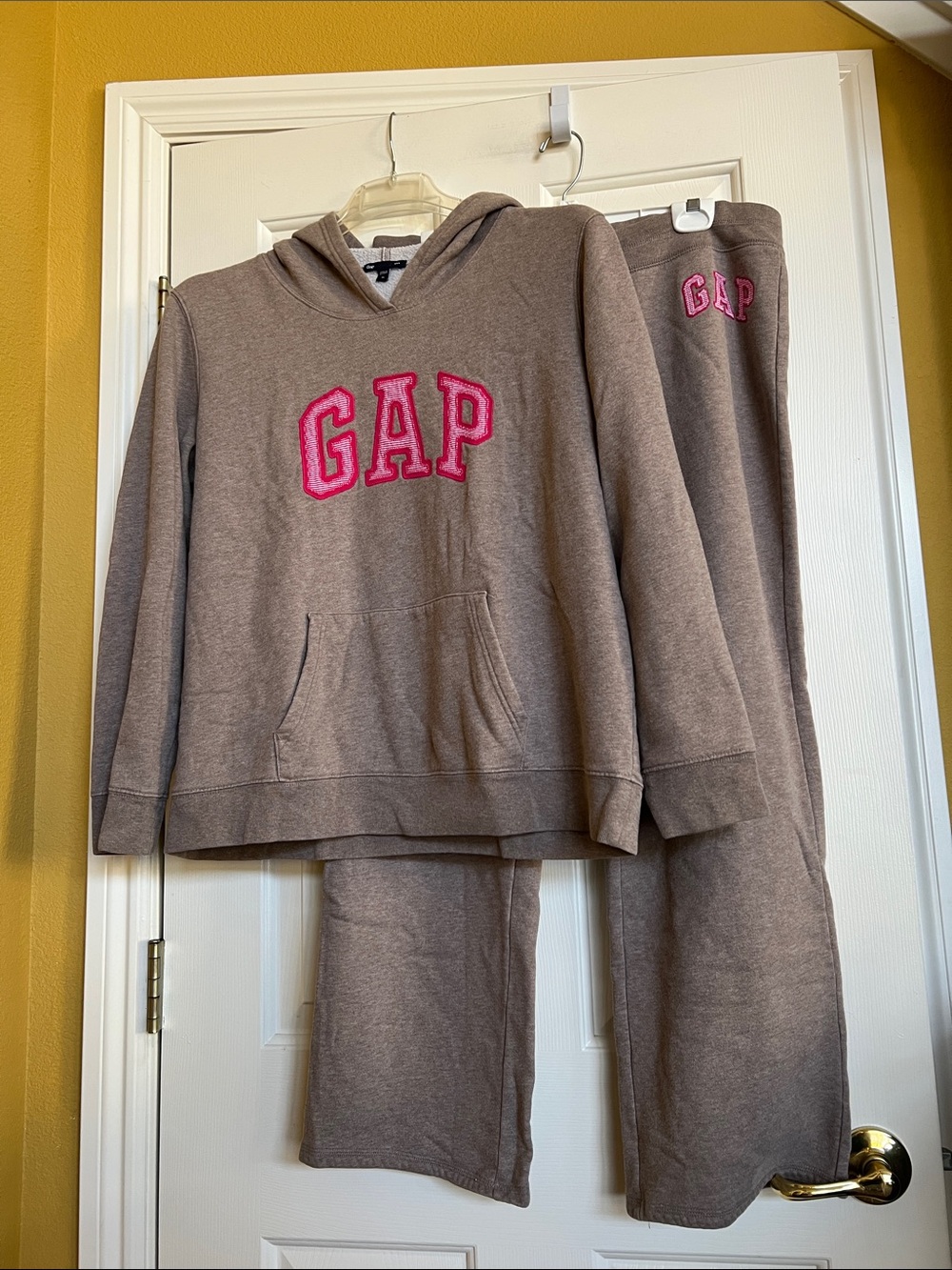Gap sweatshirt sets 
(XL hoodie )
( Large sweatpants )
( wider legs)